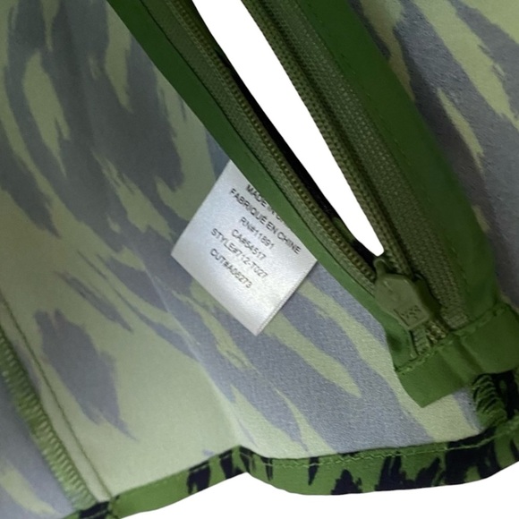 ALI & JAY Los Angeles Abstract Green Navy Print Puff Sleeve Top - Picture 11 of 11